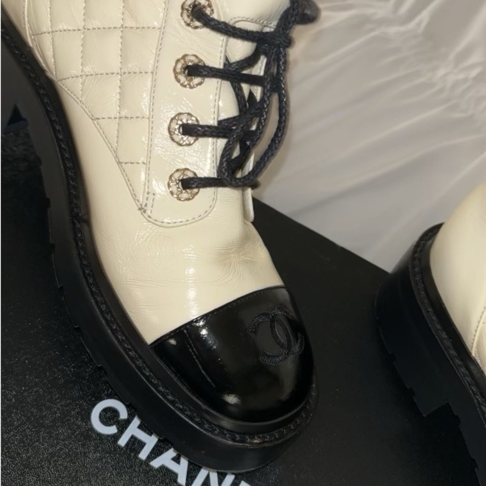 Chanel boots - Picture 2 of 3
